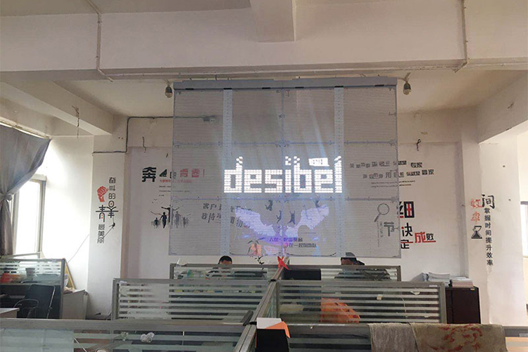 LED透明屏相对于LED常规屏有什么优势区别(图2)