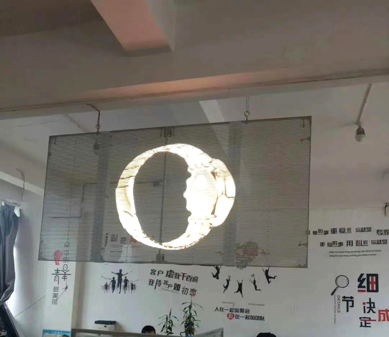玻璃橱窗LED透明屏让你脱颖而出，成为最靓的仔(图1)